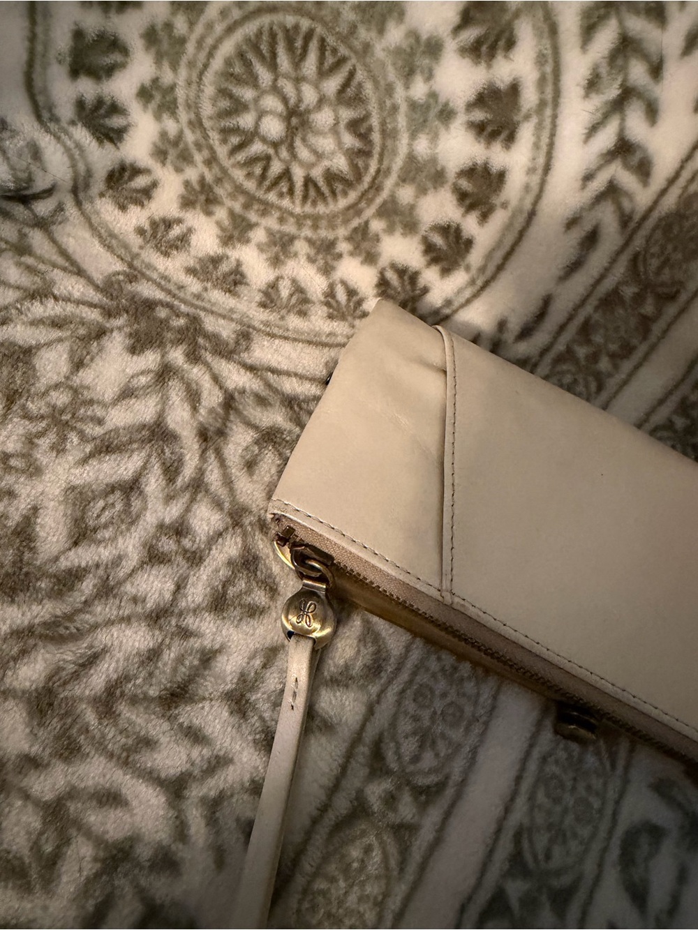 Hobo International Pearl Ivory Leather Frame Clutch/Wallet - Picture 2 of 8